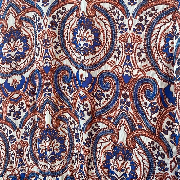 Bell sleeve pattern dress with bow-neck tie and open back - Picture 4 of 6